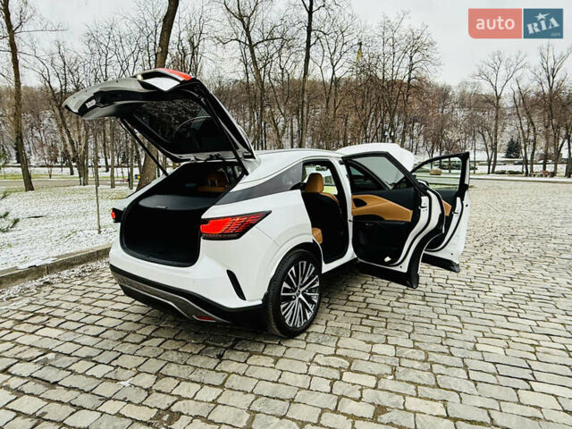 Белый Лексус РХ, объемом двигателя 2.49 л и пробегом 17 тыс. км за 77999 $, фото 75 на Automoto.ua