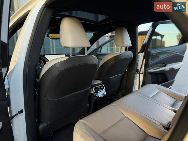 Белый Лексус РХ, объемом двигателя 2.4 л и пробегом 43 тыс. км за 49900 $, фото 65 на Automoto.ua