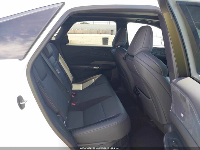 Білий Лексус РХ, об'ємом двигуна 2.4 л та пробігом 31 тис. км за 29000 $, фото 5 на Automoto.ua