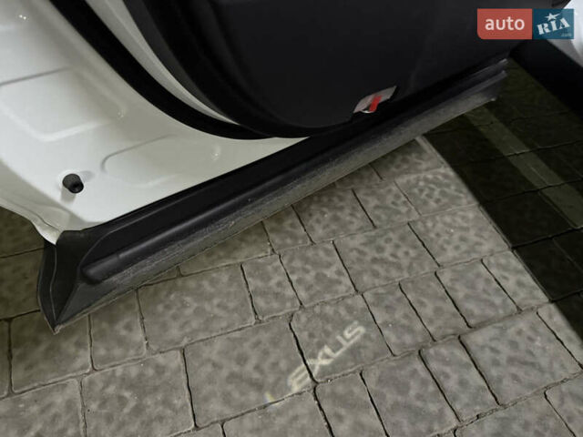 Белый Лексус РХ, объемом двигателя 2.4 л и пробегом 2 тыс. км за 65000 $, фото 33 на Automoto.ua