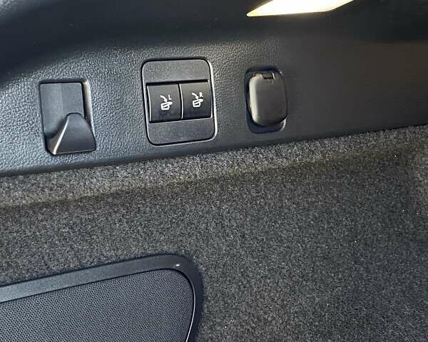 Белый Лексус РХ, объемом двигателя 2.5 л и пробегом 41 тыс. км за 65990 $, фото 25 на Automoto.ua