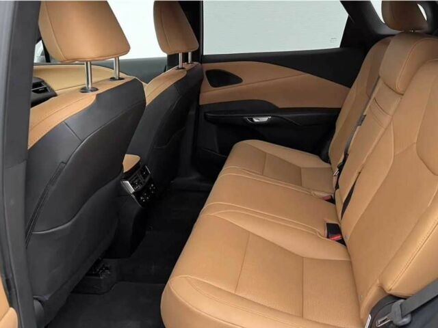 Білий Лексус РХ, об'ємом двигуна 2.5 л та пробігом 6 тис. км за 50000 $, фото 8 на Automoto.ua