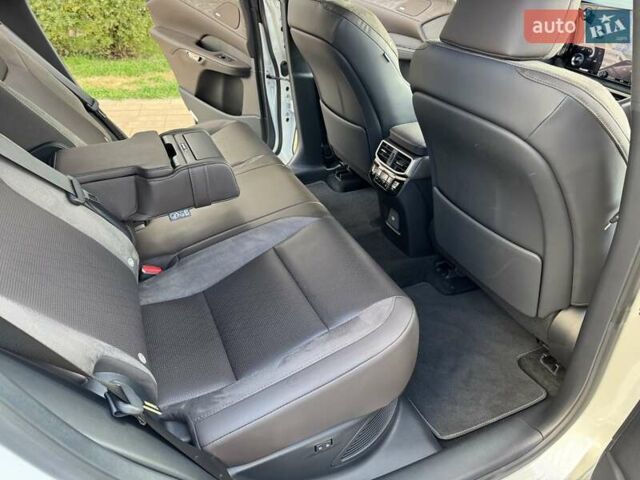 Белый Лексус РХ, объемом двигателя 2.5 л и пробегом 39 тыс. км за 79000 $, фото 64 на Automoto.ua