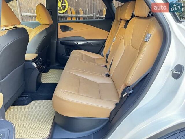 Белый Лексус РХ, объемом двигателя 2.39 л и пробегом 67 тыс. км за 67500 $, фото 16 на Automoto.ua