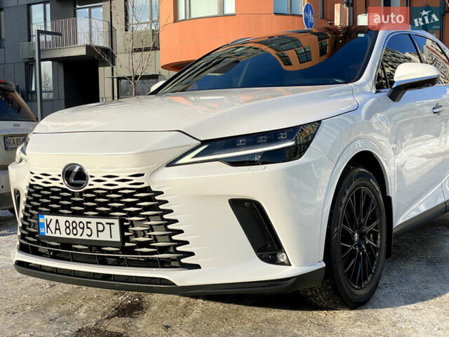 Белый Лексус РХ, объемом двигателя 2.5 л и пробегом 41 тыс. км за 65990 $, фото 5 на Automoto.ua