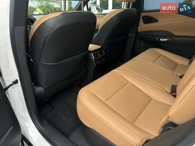 Білий Лексус РХ, об'ємом двигуна 2.4 л та пробігом 15 тис. км за 61500 $, фото 12 на Automoto.ua