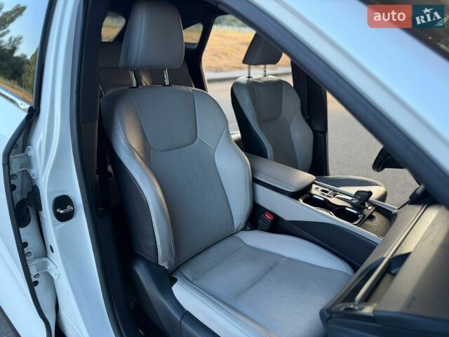 Белый Лексус РХ, объемом двигателя 2.4 л и пробегом 43 тыс. км за 49900 $, фото 81 на Automoto.ua