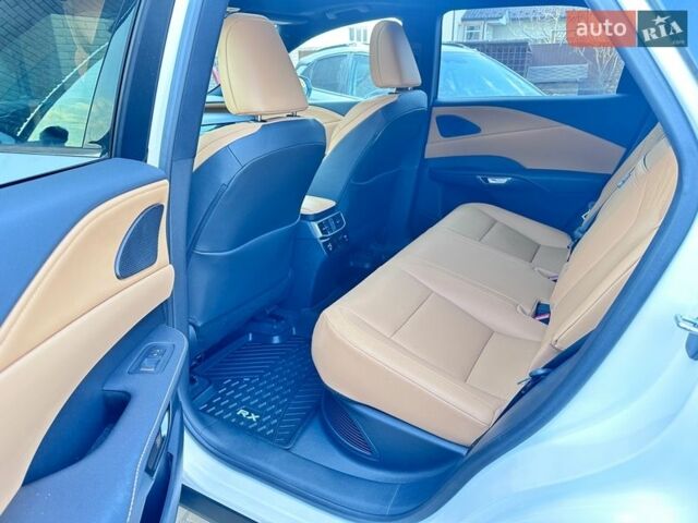 Белый Лексус РХ, объемом двигателя 2.5 л и пробегом 30 тыс. км за 62500 $, фото 20 на Automoto.ua