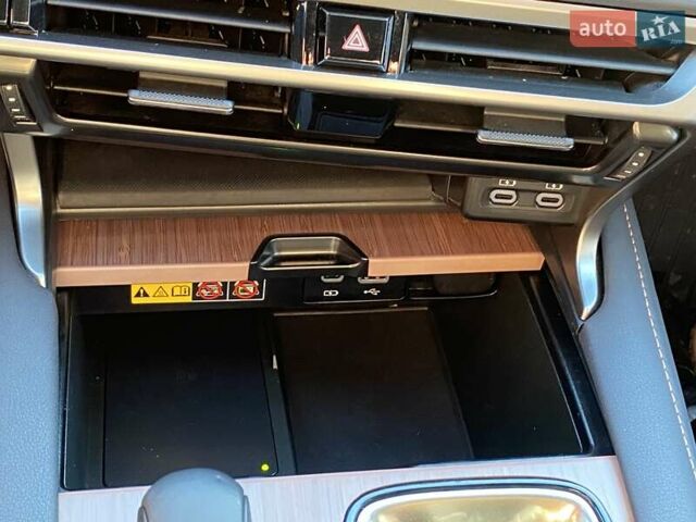 Белый Лексус РХ, объемом двигателя 2.5 л и пробегом 41 тыс. км за 65990 $, фото 19 на Automoto.ua