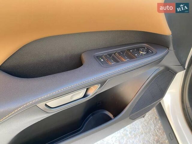 Белый Лексус РХ, объемом двигателя 2.5 л и пробегом 41 тыс. км за 65990 $, фото 15 на Automoto.ua