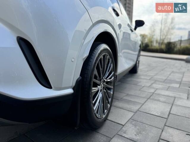 Белый Лексус РХ, объемом двигателя 2.5 л и пробегом 39 тыс. км за 79000 $, фото 5 на Automoto.ua