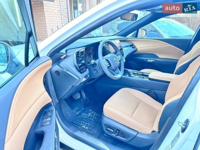 Белый Лексус РХ, объемом двигателя 2.5 л и пробегом 30 тыс. км за 62500 $, фото 17 на Automoto.ua