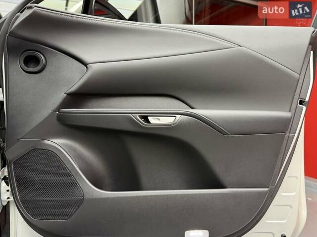 Білий Лексус РХ, об'ємом двигуна 2.4 л та пробігом 3 тис. км за 56900 $, фото 55 на Automoto.ua