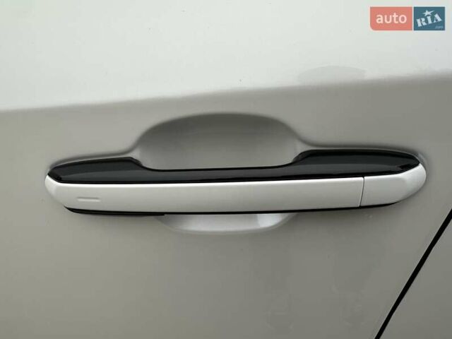 Білий Лексус РХ, об'ємом двигуна 2.5 л та пробігом 29 тис. км за 74500 $, фото 24 на Automoto.ua