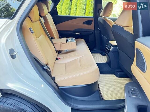 Белый Лексус РХ, объемом двигателя 2.39 л и пробегом 67 тыс. км за 67500 $, фото 18 на Automoto.ua