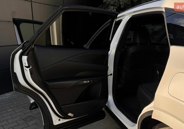 Белый Лексус РХ, объемом двигателя 2.49 л и пробегом 40 тыс. км за 69900 $, фото 33 на Automoto.ua