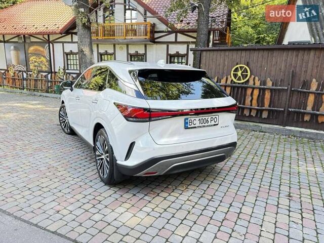 Белый Лексус РХ, объемом двигателя 2.39 л и пробегом 67 тыс. км за 67500 $, фото 28 на Automoto.ua