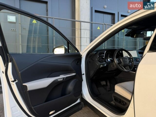 Белый Лексус РХ, объемом двигателя 2.4 л и пробегом 43 тыс. км за 49900 $, фото 45 на Automoto.ua