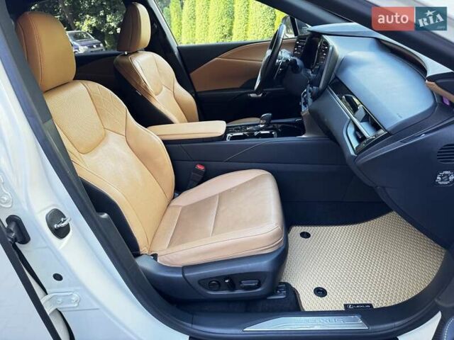 Белый Лексус РХ, объемом двигателя 2.39 л и пробегом 67 тыс. км за 67500 $, фото 10 на Automoto.ua