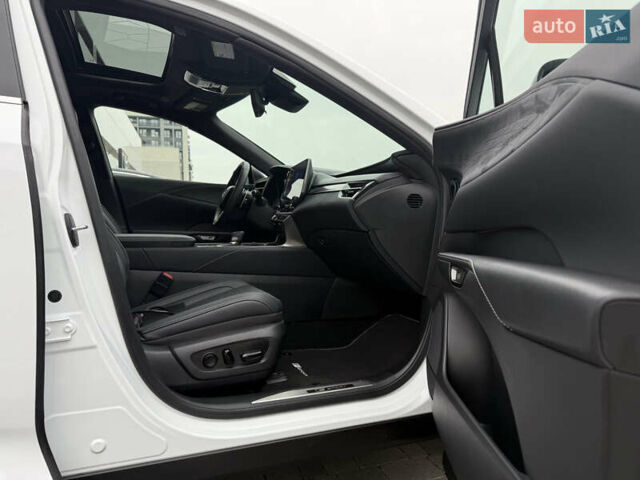 Белый Лексус РХ, объемом двигателя 2.4 л и пробегом 2 тыс. км за 65000 $, фото 29 на Automoto.ua