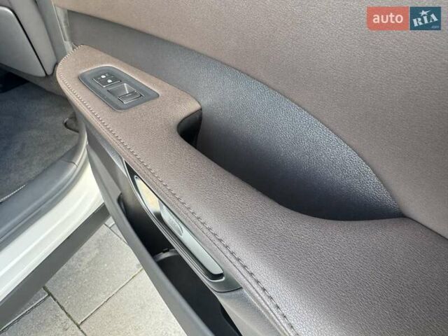 Белый Лексус РХ, объемом двигателя 2.5 л и пробегом 39 тыс. км за 79000 $, фото 56 на Automoto.ua