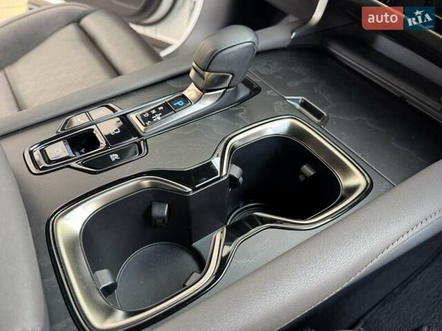 Белый Лексус РХ, объемом двигателя 2.5 л и пробегом 39 тыс. км за 79000 $, фото 70 на Automoto.ua