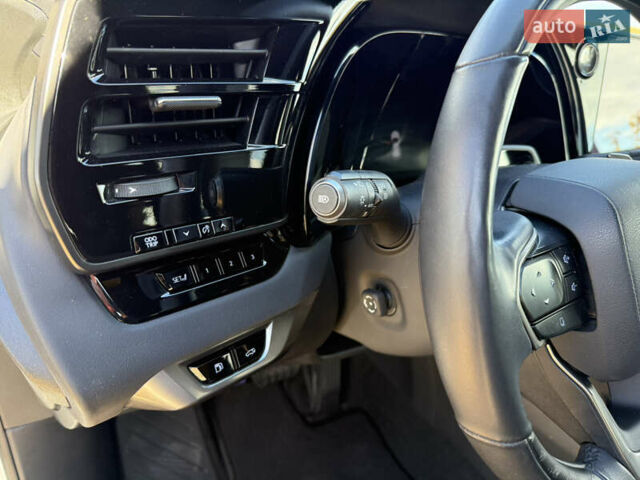 Білий Лексус РХ, об'ємом двигуна 2.4 л та пробігом 52 тис. км за 57000 $, фото 22 на Automoto.ua