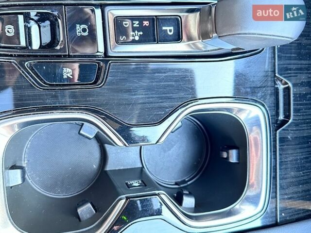 Белый Лексус РХ, объемом двигателя 2.5 л и пробегом 30 тыс. км за 62500 $, фото 29 на Automoto.ua