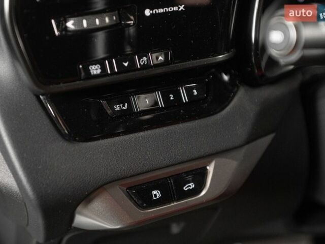 Білий Лексус РХ, об'ємом двигуна 2.4 л та пробігом 29 тис. км за 85900 $, фото 17 на Automoto.ua