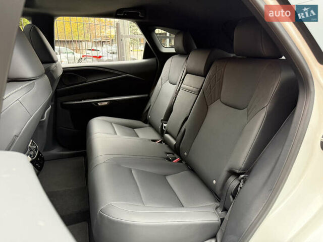 Лексус РХ 2023 у Києві на Automoto.ua Білий Лексус РХ, об'ємом двигуна 2.4 л та пробігом 2 тис. км за 57900 $, фото 10 на Automoto.ua