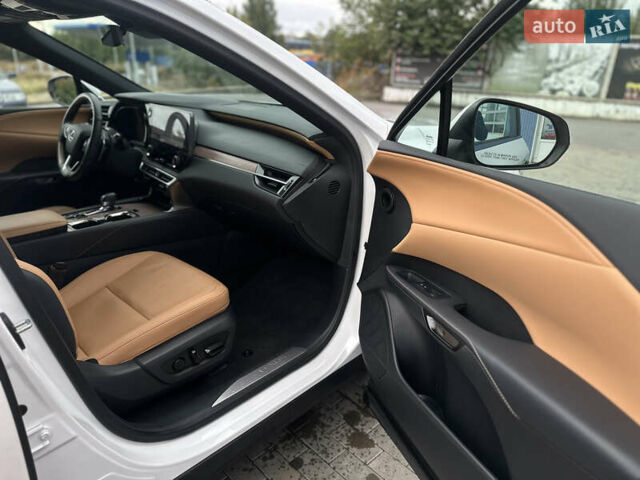 Білий Лексус РХ, об'ємом двигуна 2.4 л та пробігом 15 тис. км за 61500 $, фото 8 на Automoto.ua