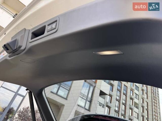 Белый Лексус РХ, объемом двигателя 2.5 л и пробегом 39 тыс. км за 79000 $, фото 76 на Automoto.ua