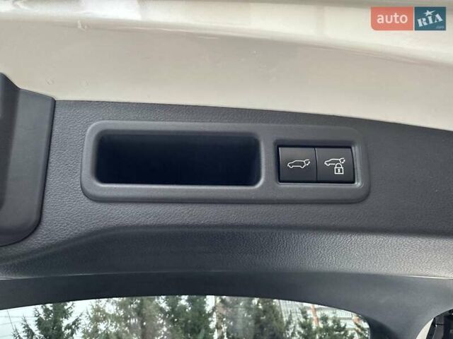 Білий Лексус РХ, об'ємом двигуна 2.5 л та пробігом 29 тис. км за 74500 $, фото 62 на Automoto.ua