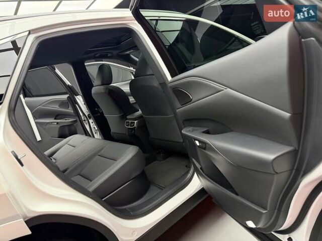 Білий Лексус РХ, об'ємом двигуна 2.4 л та пробігом 3 тис. км за 56900 $, фото 46 на Automoto.ua