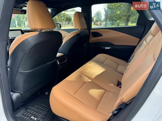 Білий Лексус РХ, об'ємом двигуна 2.49 л та пробігом 31 тис. км за 58500 $, фото 31 на Automoto.ua