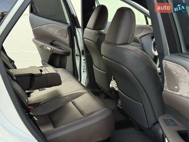 Белый Лексус РХ, объемом двигателя 2.49 л и пробегом 39 тыс. км за 77999 $, фото 17 на Automoto.ua
