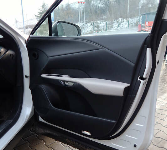 Білий Лексус РХ, об'ємом двигуна 2.4 л та пробігом 71 тис. км за 56500 $, фото 13 на Automoto.ua