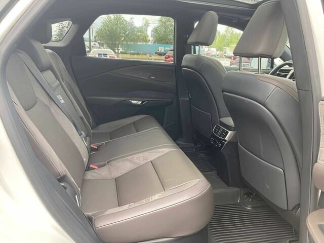 Белый Лексус РХ, объемом двигателя 2.4 л и пробегом 21 тыс. км за 23000 $, фото 11 на Automoto.ua