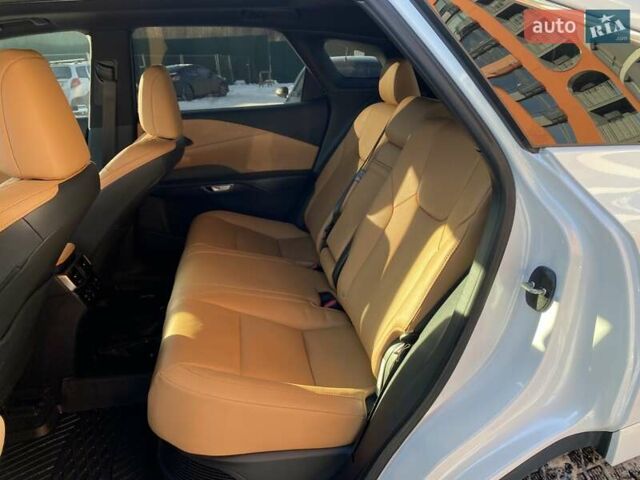 Белый Лексус РХ, объемом двигателя 2.5 л и пробегом 41 тыс. км за 65990 $, фото 16 на Automoto.ua