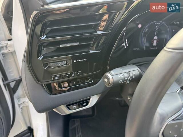 Белый Лексус РХ, объемом двигателя 2.5 л и пробегом 39 тыс. км за 79000 $, фото 32 на Automoto.ua