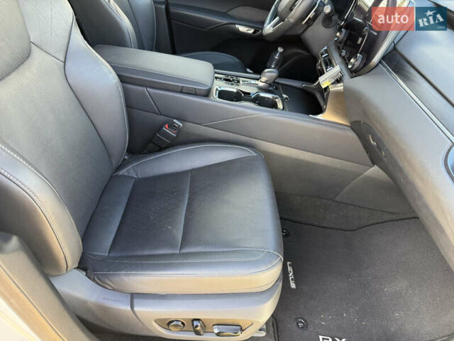 Білий Лексус РХ, об'ємом двигуна 2.4 л та пробігом 52 тис. км за 57000 $, фото 30 на Automoto.ua