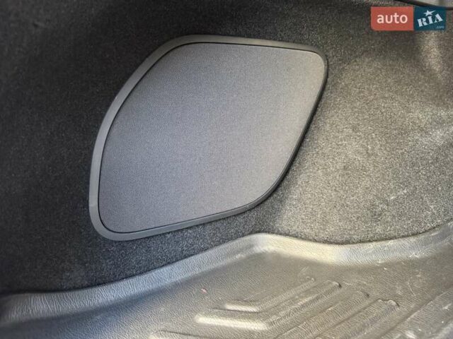 Белый Лексус РХ, объемом двигателя 2.5 л и пробегом 39 тыс. км за 79000 $, фото 80 на Automoto.ua