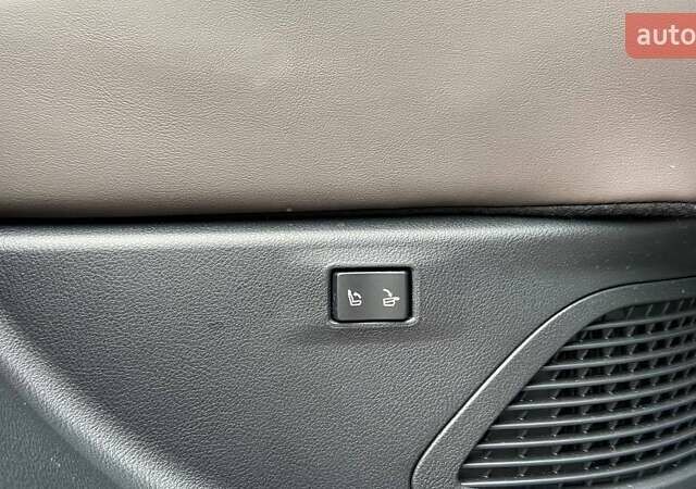 Белый Лексус РХ, объемом двигателя 2.5 л и пробегом 10 тыс. км за 99000 $, фото 18 на Automoto.ua