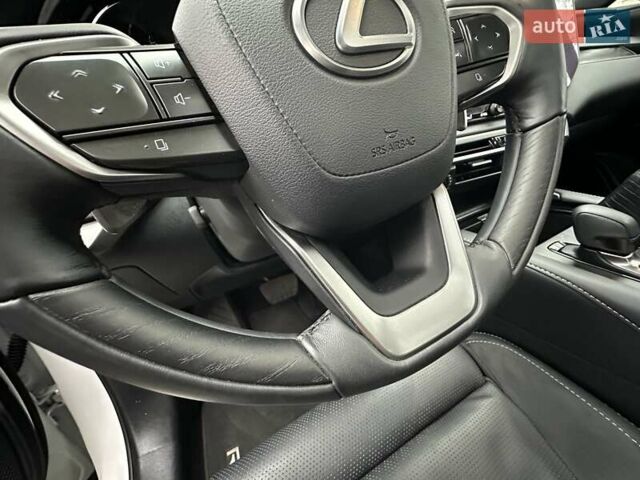 Білий Лексус РХ, об'ємом двигуна 2.5 л та пробігом 29 тис. км за 74500 $, фото 56 на Automoto.ua