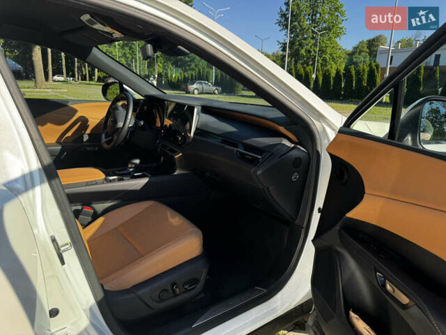 Белый Лексус РХ, объемом двигателя 2.49 л и пробегом 27 тыс. км за 78000 $, фото 12 на Automoto.ua
