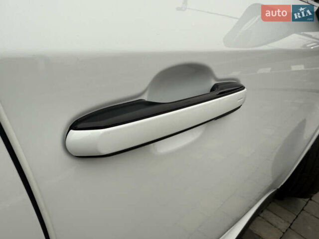 Белый Лексус РХ, объемом двигателя 2.4 л и пробегом 2 тыс. км за 65000 $, фото 23 на Automoto.ua