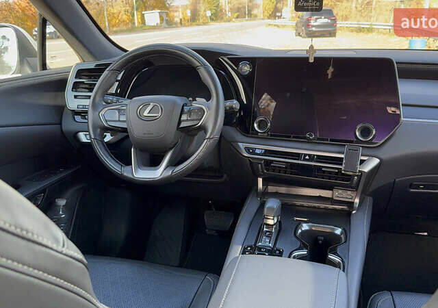 Білий Лексус РХ, об'ємом двигуна 2.4 л та пробігом 52 тис. км за 57000 $, фото 25 на Automoto.ua