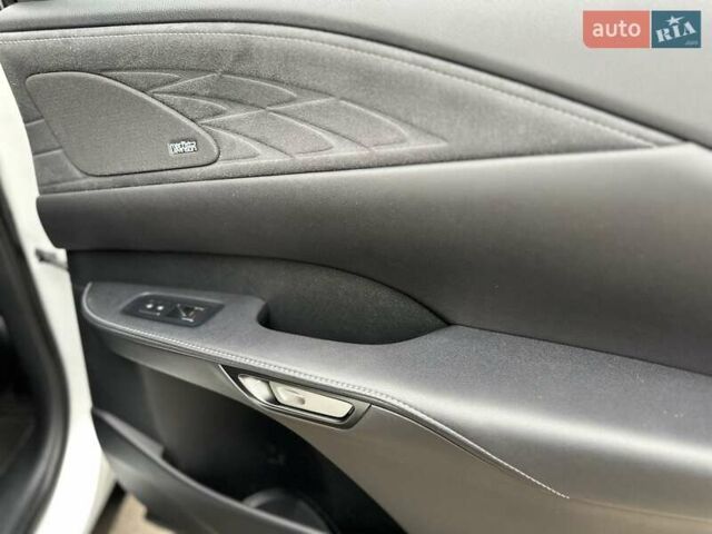 Білий Лексус РХ, об'ємом двигуна 2.5 л та пробігом 29 тис. км за 74500 $, фото 55 на Automoto.ua