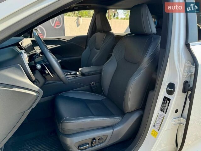 Білий Лексус РХ, об'ємом двигуна 2.5 л та пробігом 14 тис. км за 74990 $, фото 9 на Automoto.ua