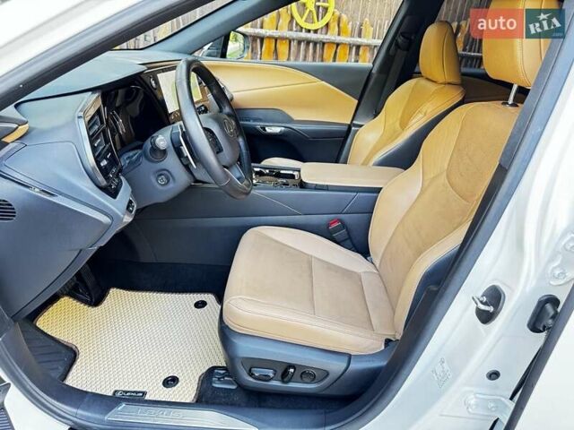 Белый Лексус РХ, объемом двигателя 2.39 л и пробегом 67 тыс. км за 67500 $, фото 24 на Automoto.ua